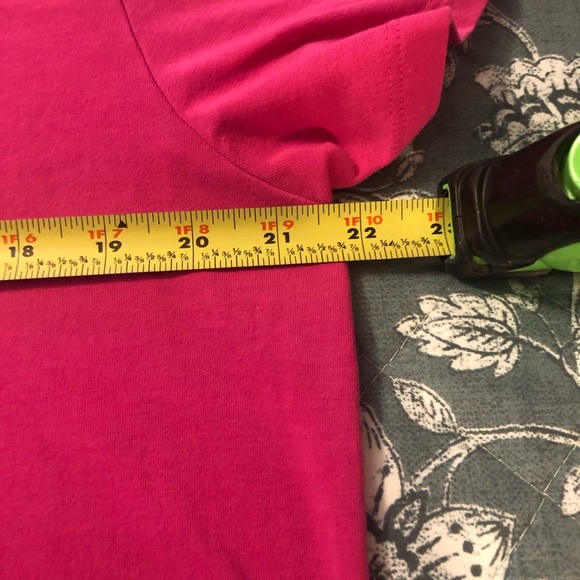 EUC Under Armour Pink Round Neck Loose Fit T-Shirt - Picture 3 of 6